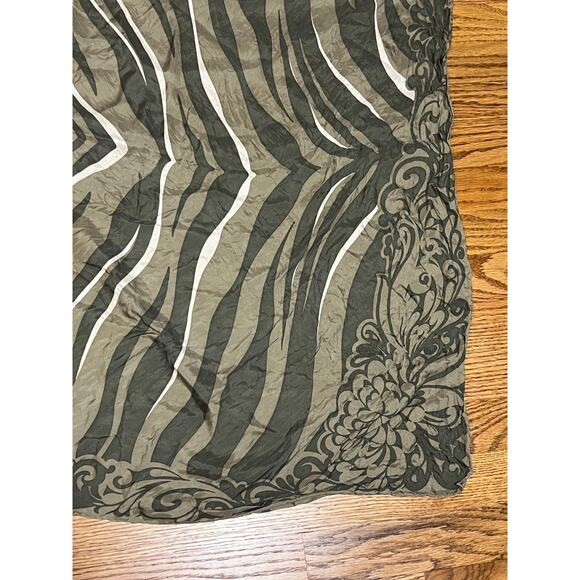 Valentino Khaki Green 100% Silk Scarf 34" x 32" Made in Italy - Picture 5 of 7